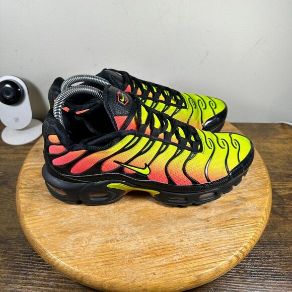 nike wmns air max plus tn se barely volt